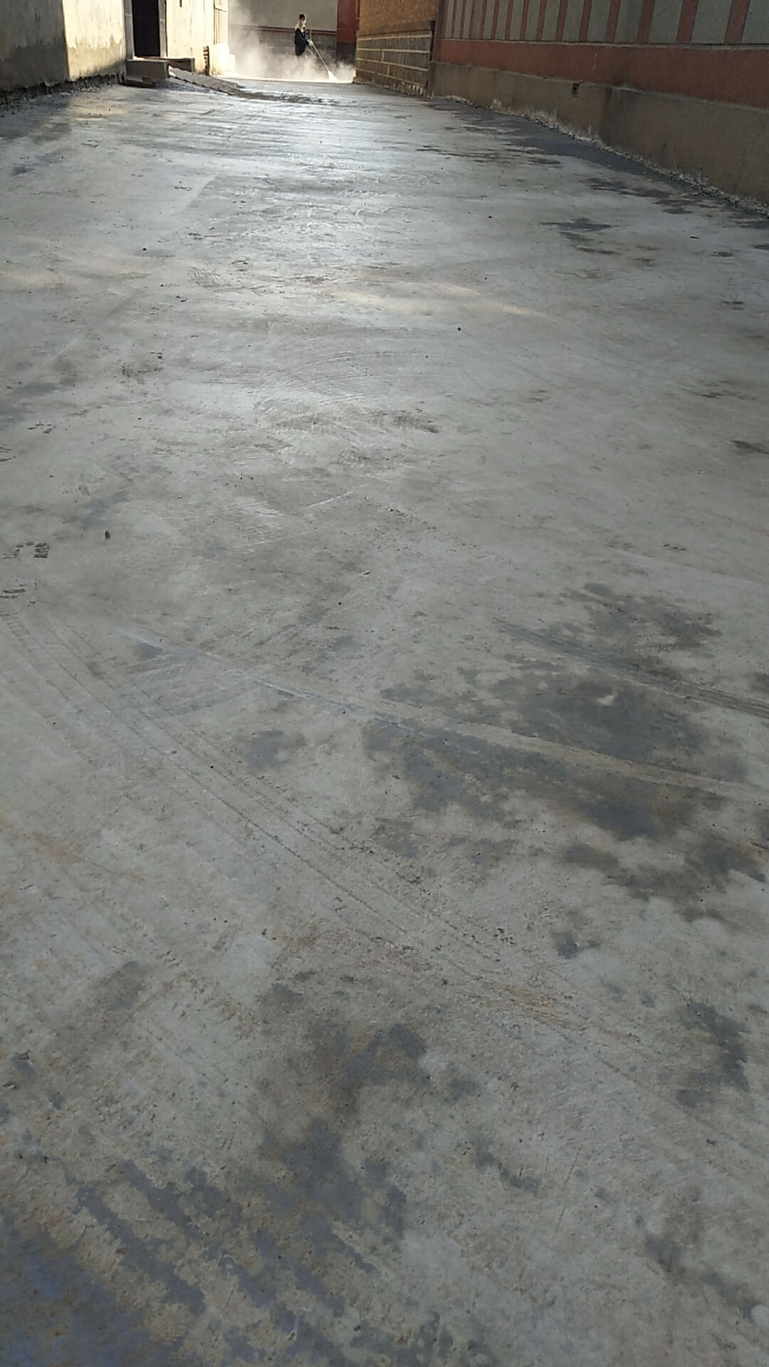 點擊查看大圖 水泥道路混凝土增強劑噴涂